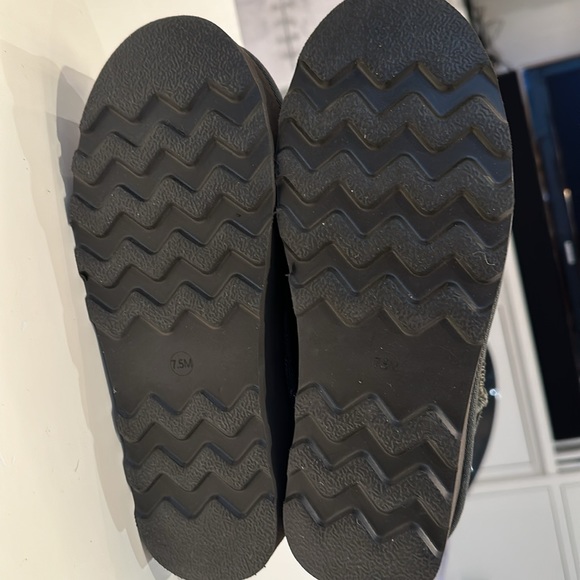 Cushionaire. genuine suede water repellent, winter boot, size 7.5 M. - Picture 6 of 8